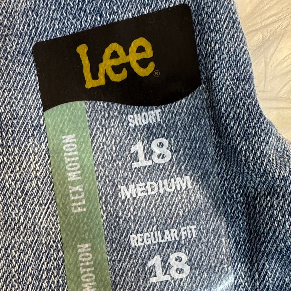 Lee Women's Classic Blue Jean Shorts - Picture 4 of 8